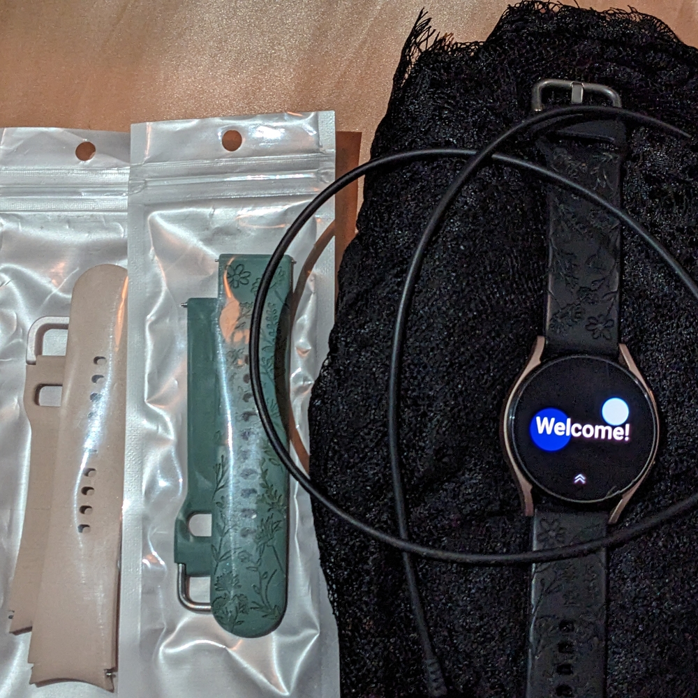 Rose Gold Samsung Galaxy 4 Smartwatch with Interchangeable Bands And Charger